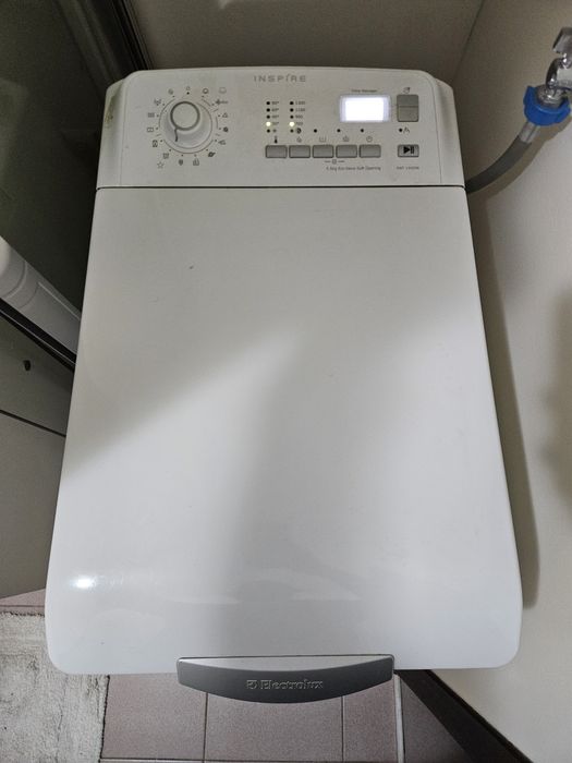 Пералня с горно зареждане Electrolux