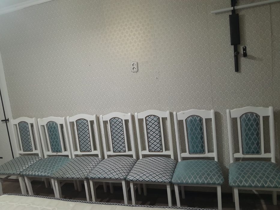 Стол орындығымен