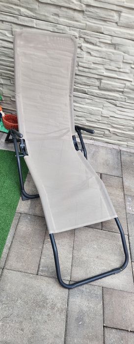 Vând..piscina..aprox4×2m..set masa+6 scaune..umbrela mare..set bănci