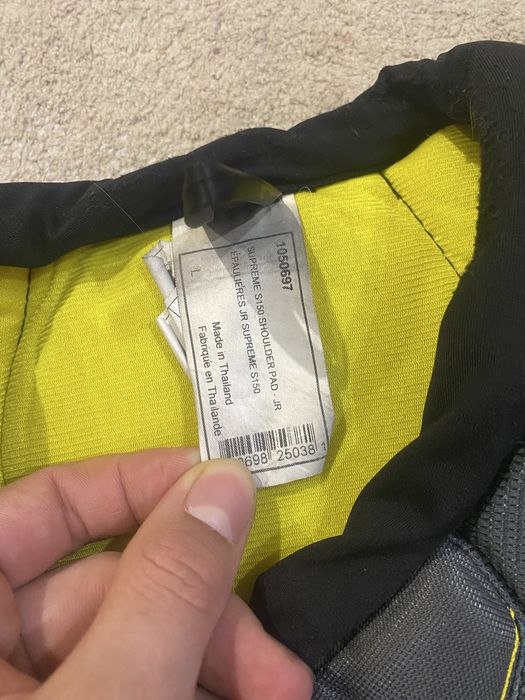 продам хоккейный нагрудник