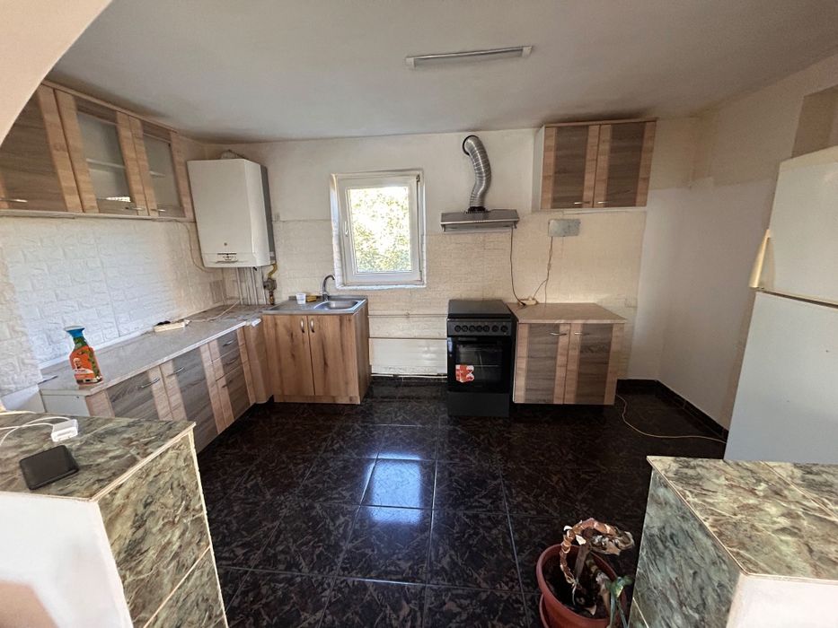 Închiriez apartament 3 camere