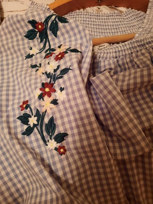 Bluza din bumbac cu broderie florala mărimea 42-44