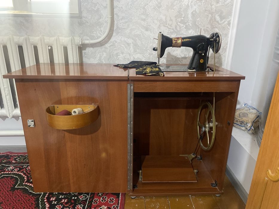 Тикув машин сотилади