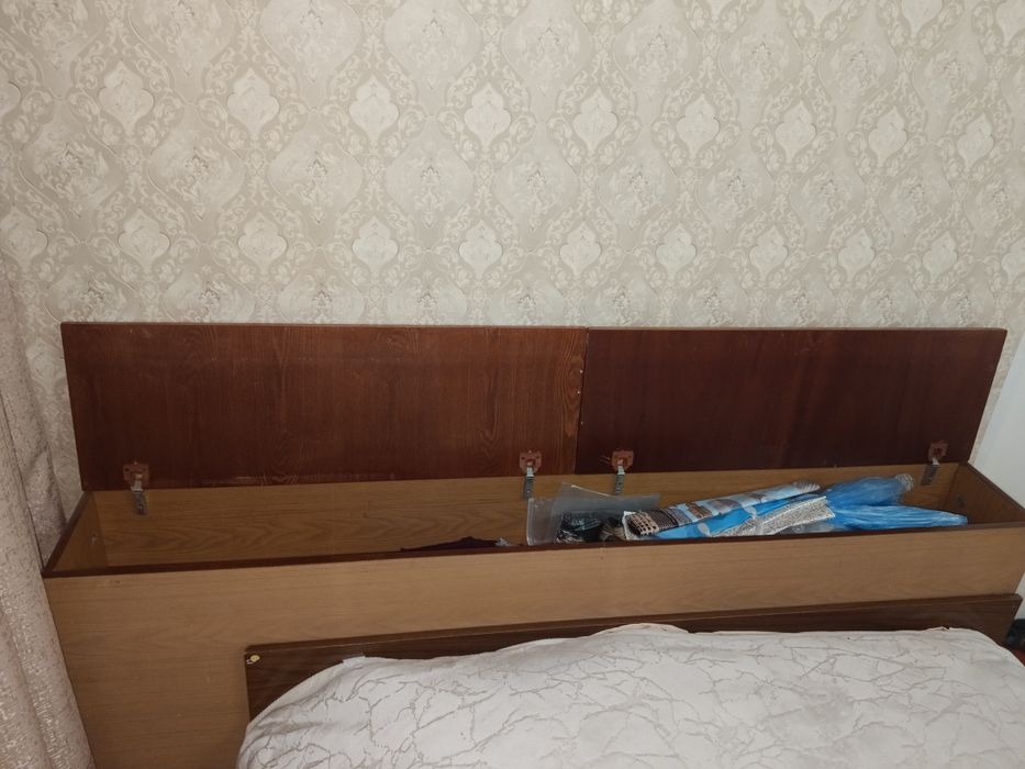 Продам кровать полуторка с матрасом