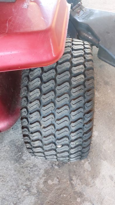 Vând tractor tuns gazon