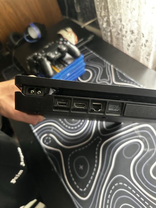 play station 4 slim 1-tb