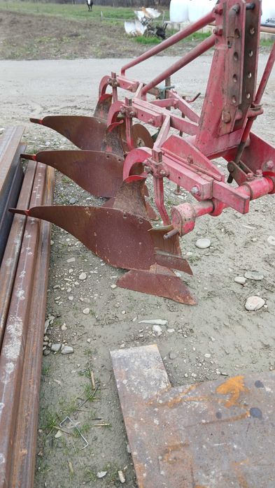 Vand plug cu trei trupite