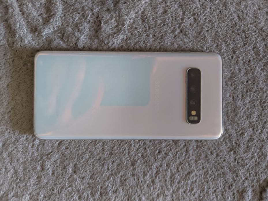 Продам Samsung S10