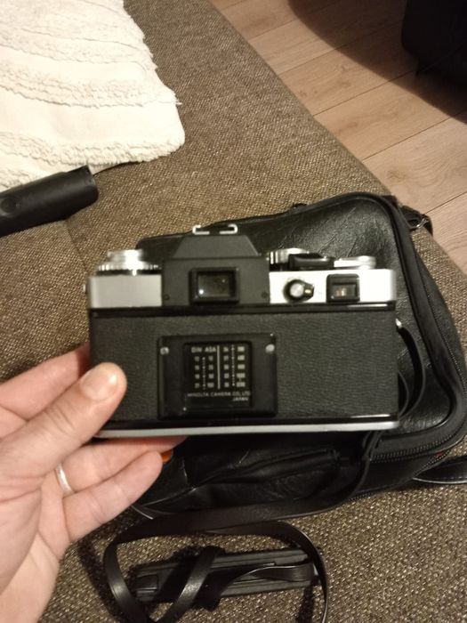 Vând aparat foto minolta xe-5 !