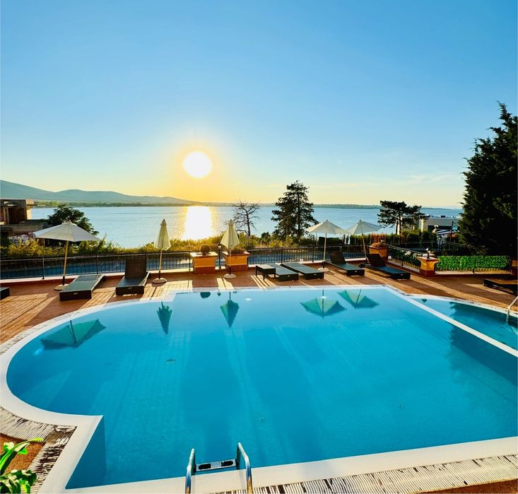 Продава се Тристаен апартамент в Созопол - 126 кв.м за 1068 €/кв.м - Снимка #2