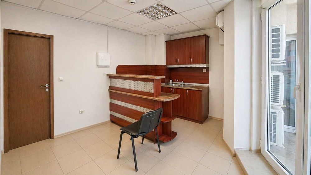 Дава се под наем Офис в Варна, Лятно кино Тракия - 150 кв.м за 1097.01 € - Снимка #2