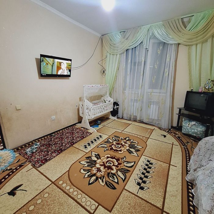 Кармана туманида 3 хонали 2 этажи домнинг 2 чи этажидан квартира сотил