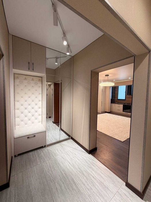 м.Ойбек кафе Базилик 2(3)-комн 5/9 65 м² евроремонт меб/тех отд. вход