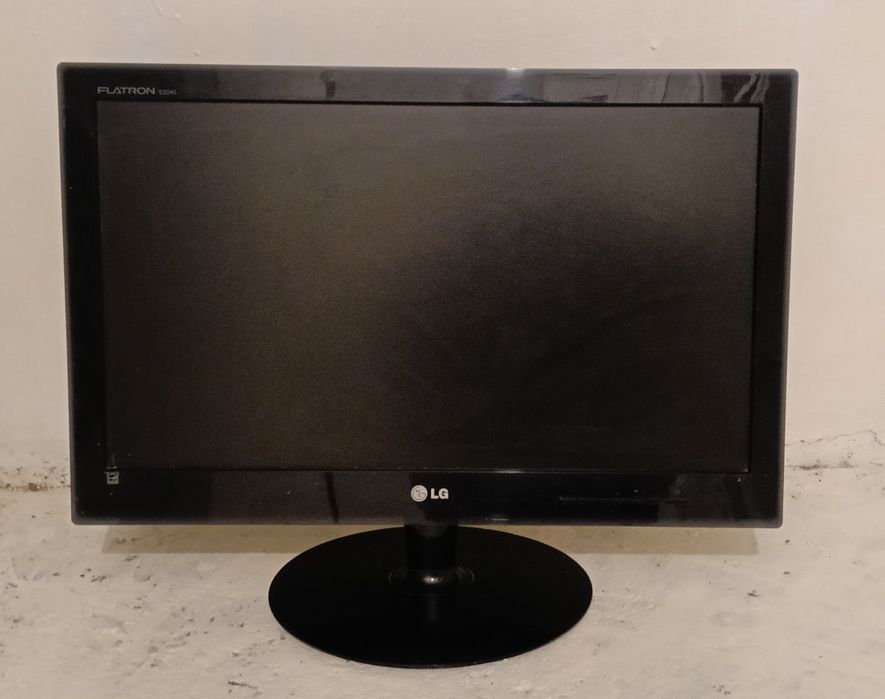 LED LG Flatron E2240S-PN, diagonală de 21.5 inch (55 cm)