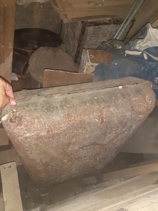 Канистры баки под бензин .