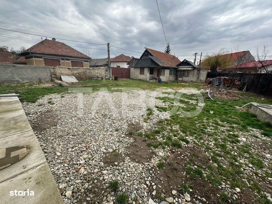 Casa 5 camere de vanzare 200 mp utili 1040 mp teren sat Persani