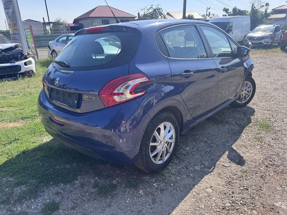 Dezmembrez Peugeot 208 2012-2019