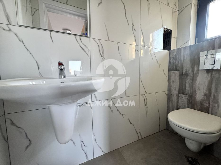 Двуетажна къща в к-с „Виктория Авеню“, гр. Поморие