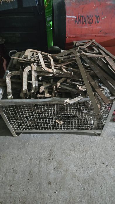 Clești pentru cofrag