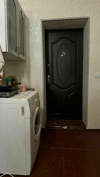 Сдам 1/2/4 в бывшем общежитии 270$ ,на метро БИЙ,М.Горького,ванна,туал