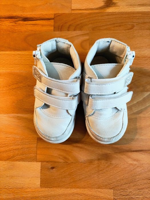 Продавам обувки за прохождане Колев и Колев