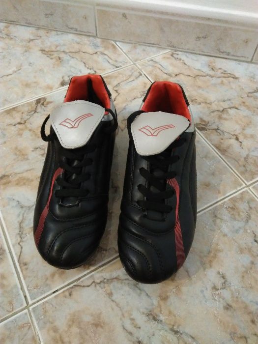 Футболни обувки(бутонки,калеври) Nike и Adidas! Нови! Промоция!