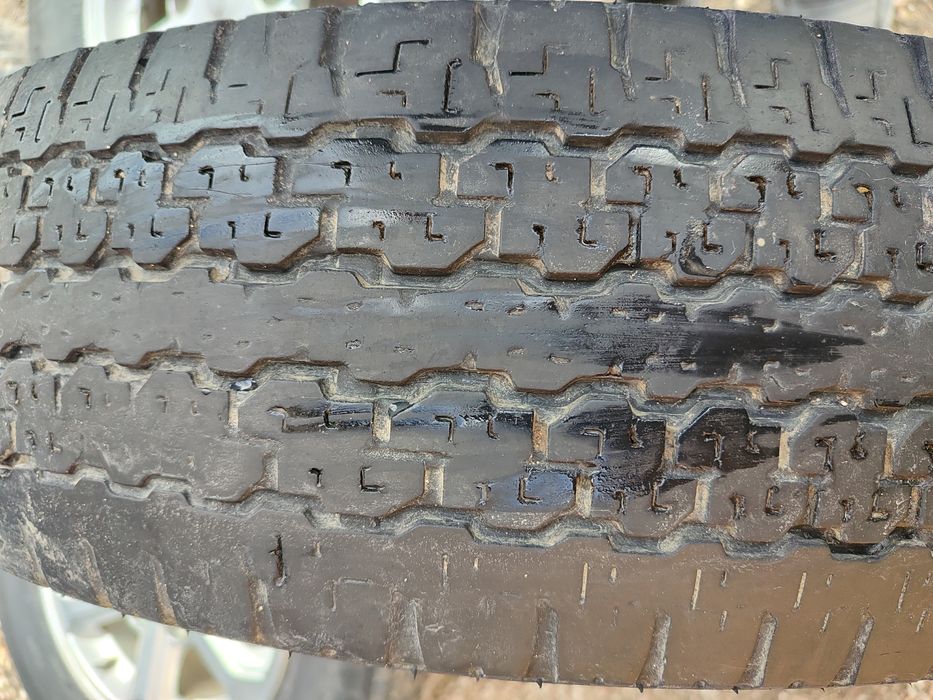 Продаю  оригинальные диски с шинами летними 16