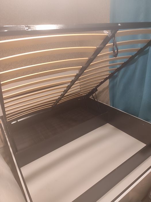 Продам двуспальную кровать