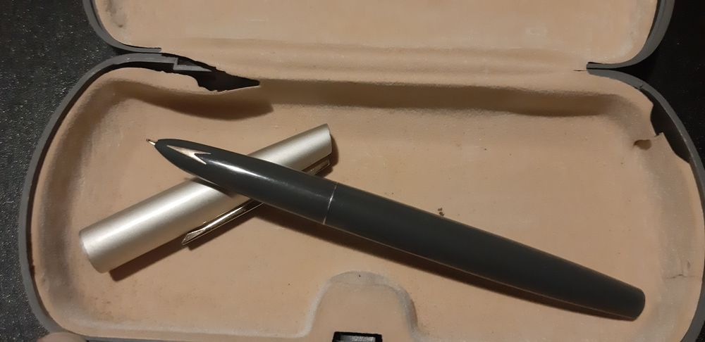 Стара  писалка със златен тънък писец