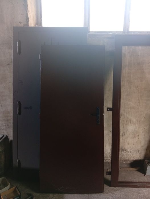 Продам дверь металическую