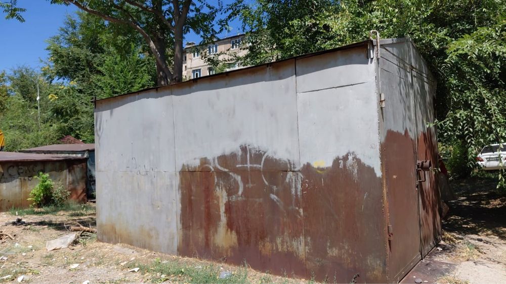 Гараж большая огромная