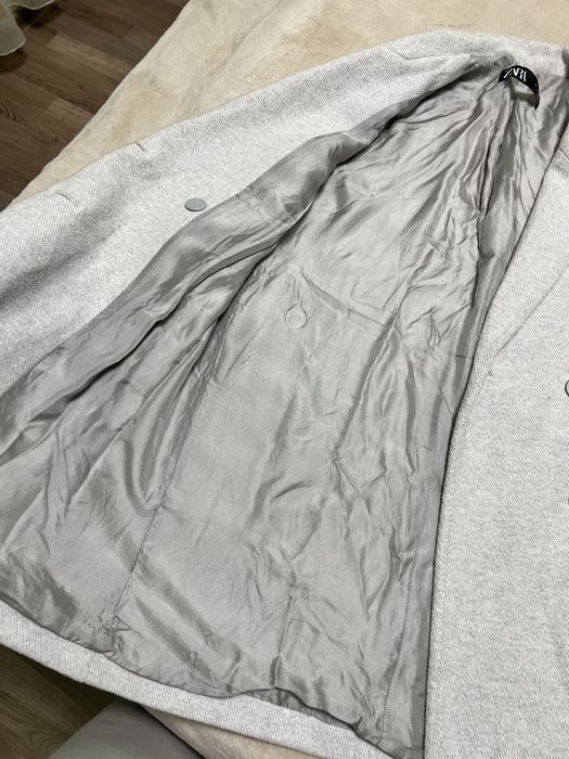 Сиво палто ЗАРА.