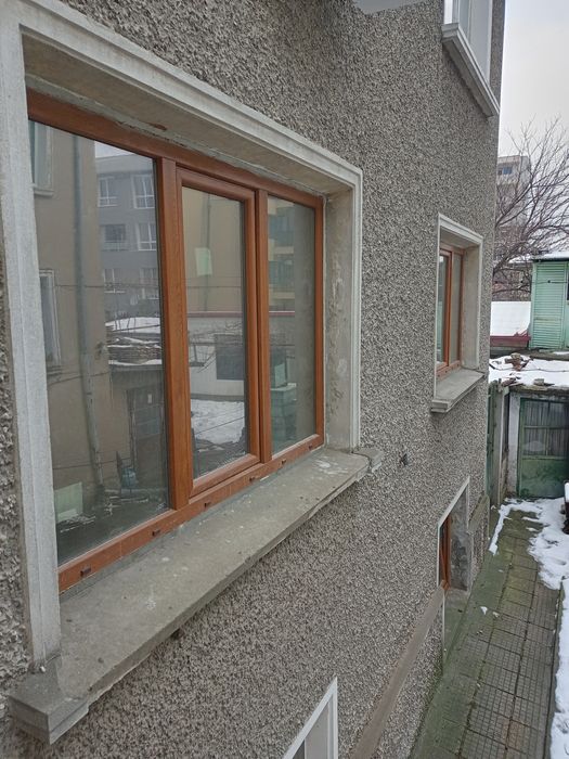 Продавам етаж от къща до басейна с гараж  136000 €.