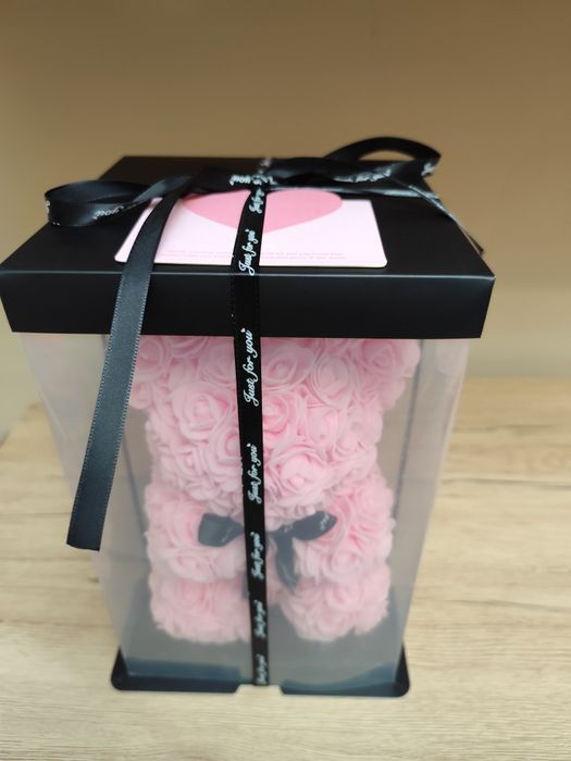 Мече от рози, подарък за жена