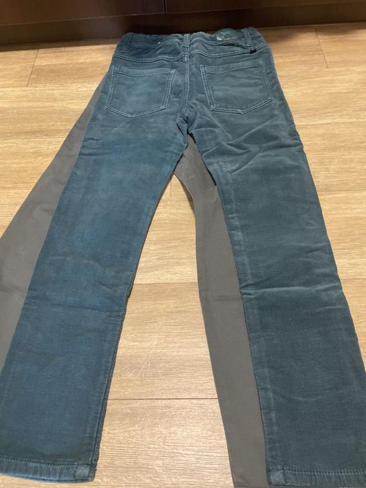 Vând pachet cu trei perechi de pantaloni și hăinuță pufoasă!