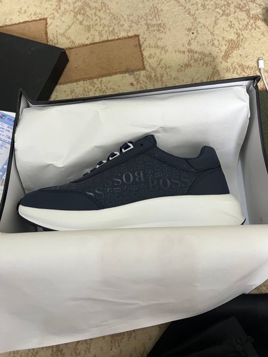 Кроссовки новые с коробкой и документами