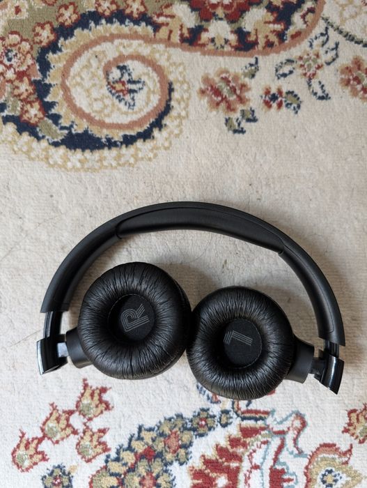 СРОЧНО ПРОДАЮ Наушники JBL Tune 520BT черный