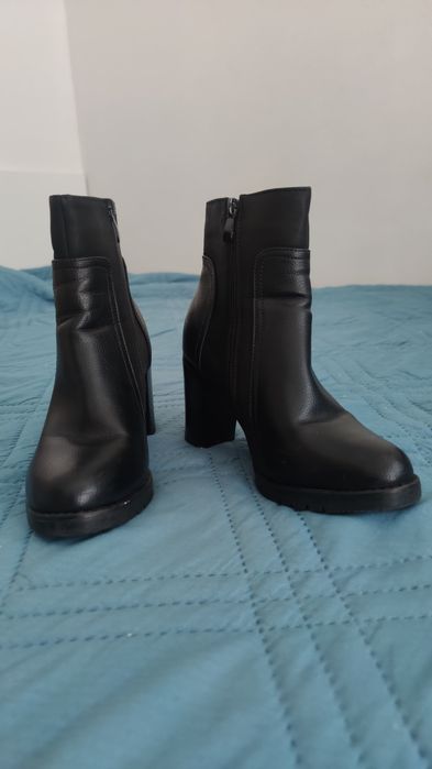 Дамски кожени боти на ток