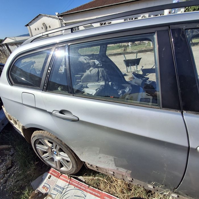 Задна  дясна врата от бмв е91  titan silver  код на боята 354