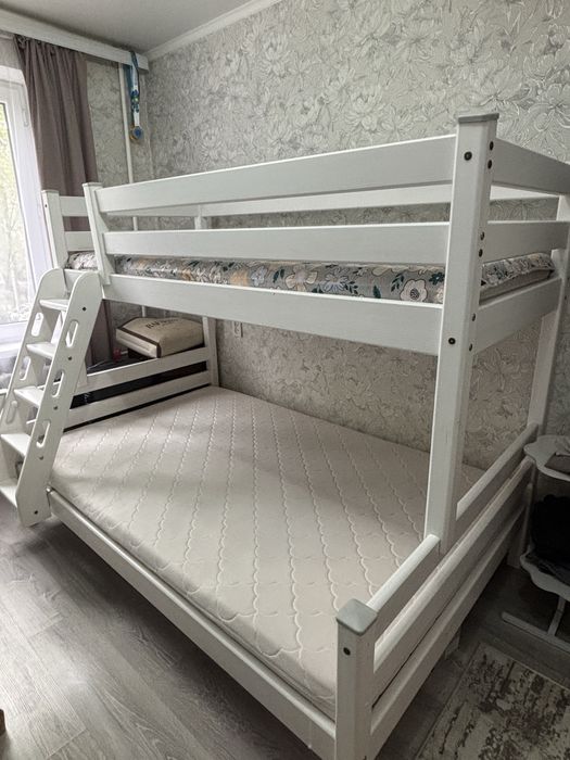 Продам двухъярусную кровать