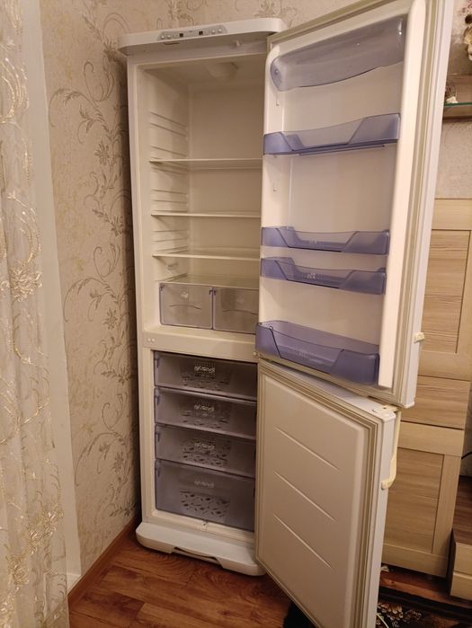 Холодильник Бирюса