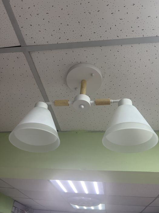 Продам люстры новые