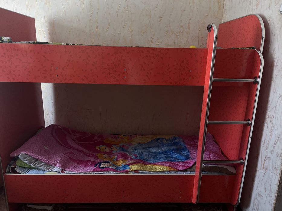 Двухяростная кровать