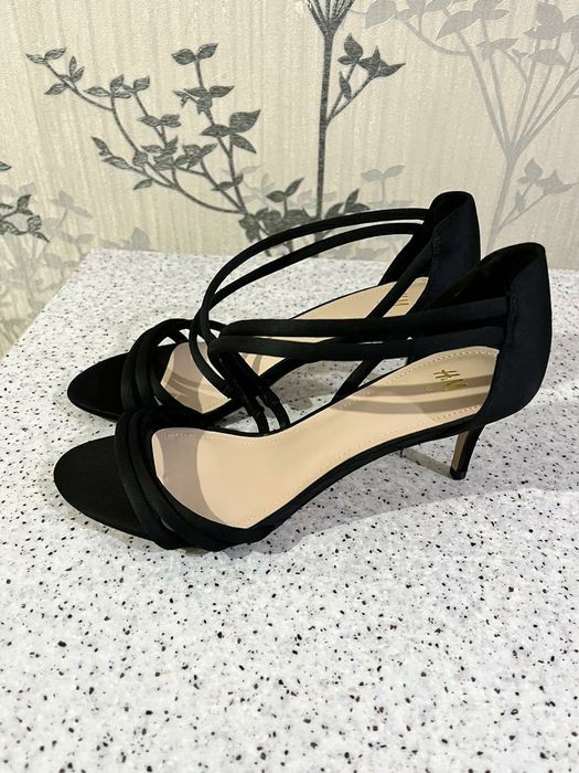 Продам босоножки туфли летние