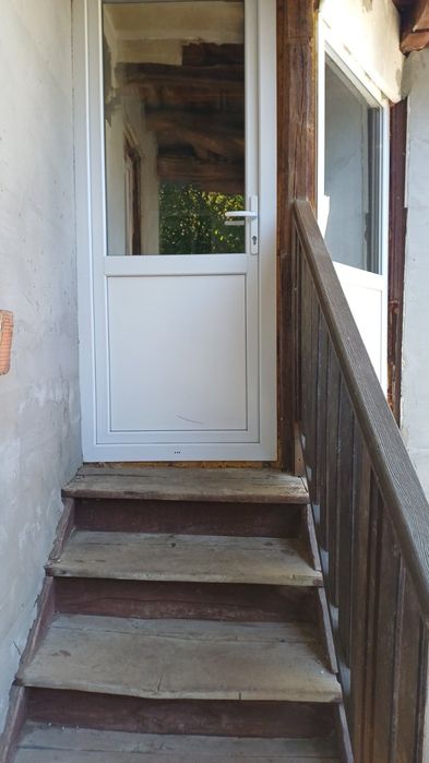 Продава се къща с дворно място