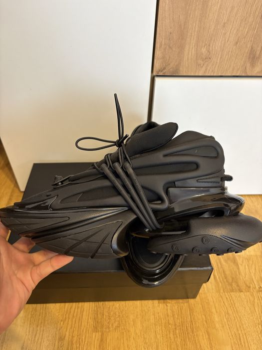 Balmain Unicorn Originali, Noi