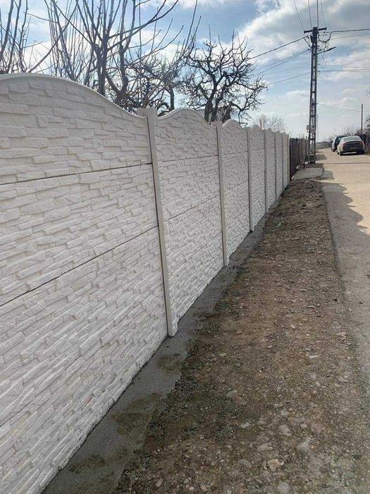 Placi de gard prefabricate