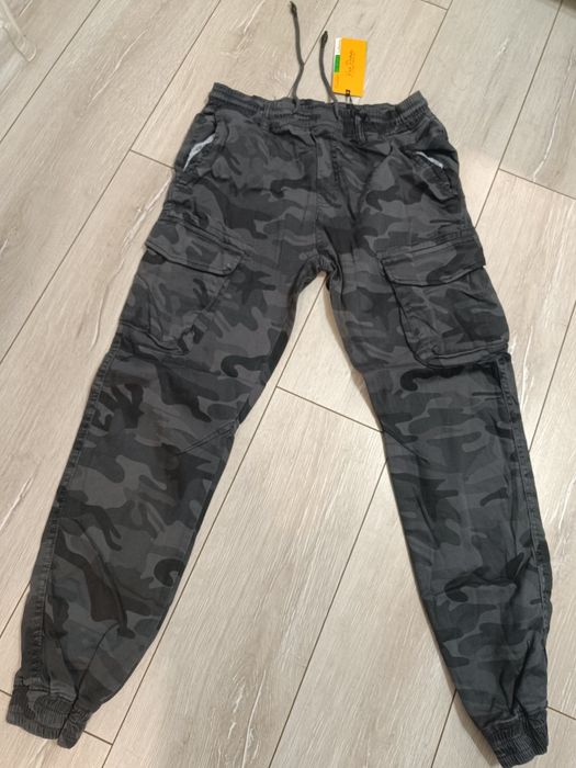 Камуфлажен карго панталон
