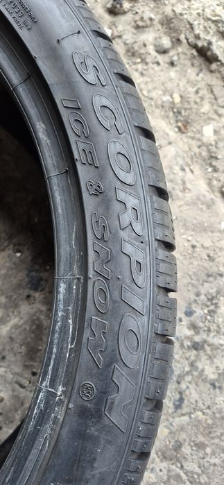 2 anvelope iarna runflat Pirelli 285/35/21.Pretul este pe bucata.