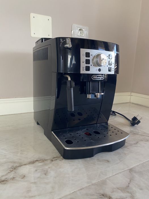 Aparat cafea -expresor Delonghi Magnifica S